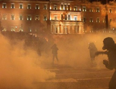 Επεισόδια Βουλή: Μία σύλληψη και δύο προσαγωγές